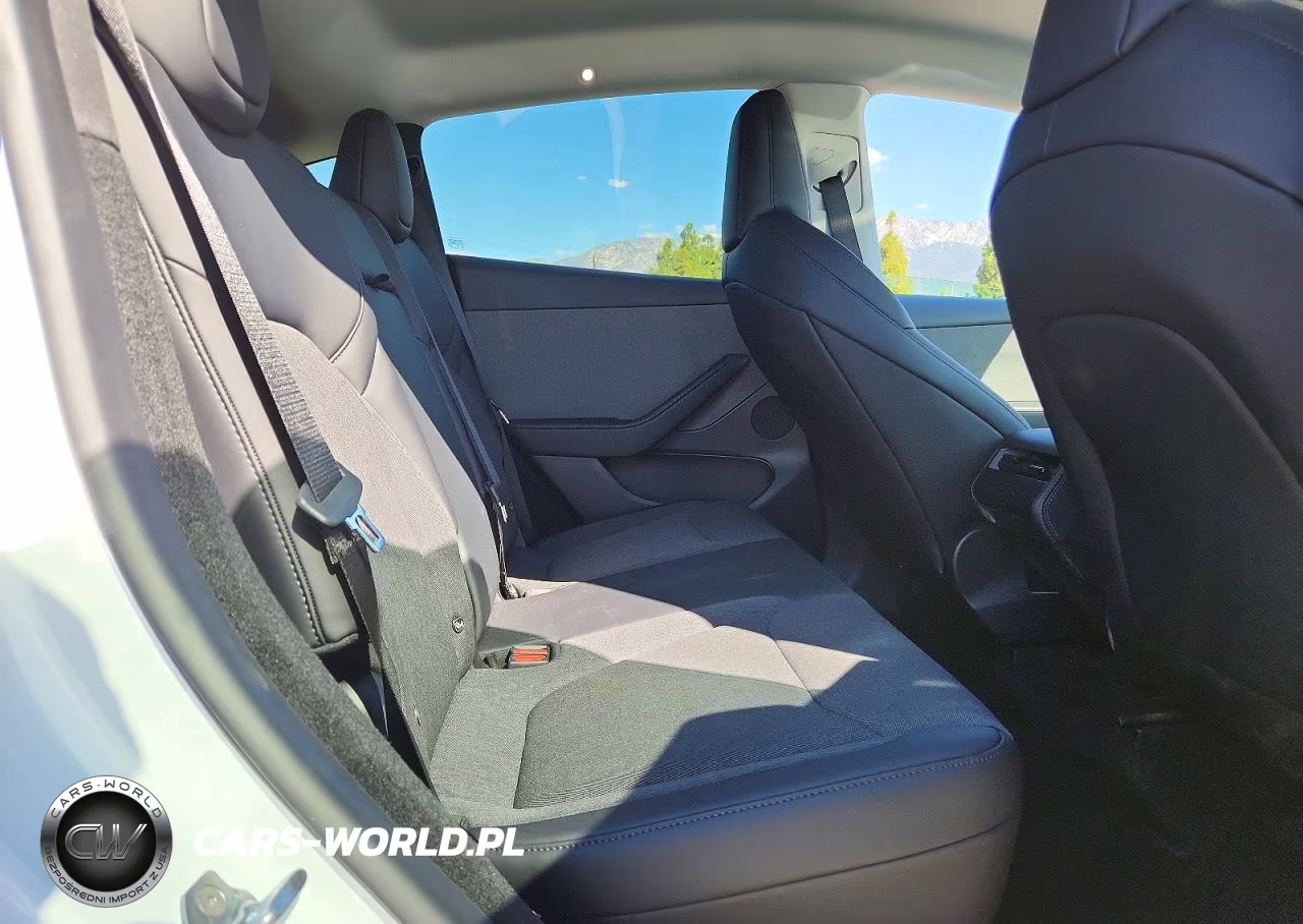 2026 Tesla Model Y VIN:7SAYGDED1TA604387 - 10