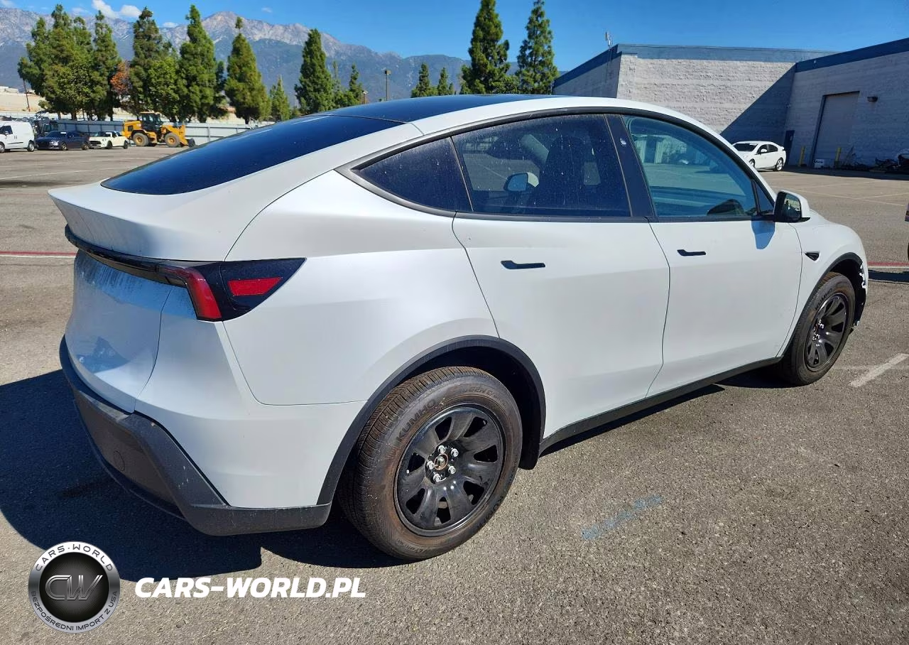 2026 Tesla Model Y VIN:7SAYGDED1TA604387 - 3