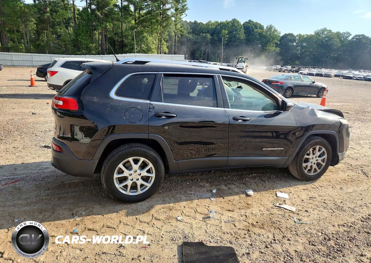 2015 Jeep Cherokee Latitude VIN:1C4PJMCB3FW645649 - 3