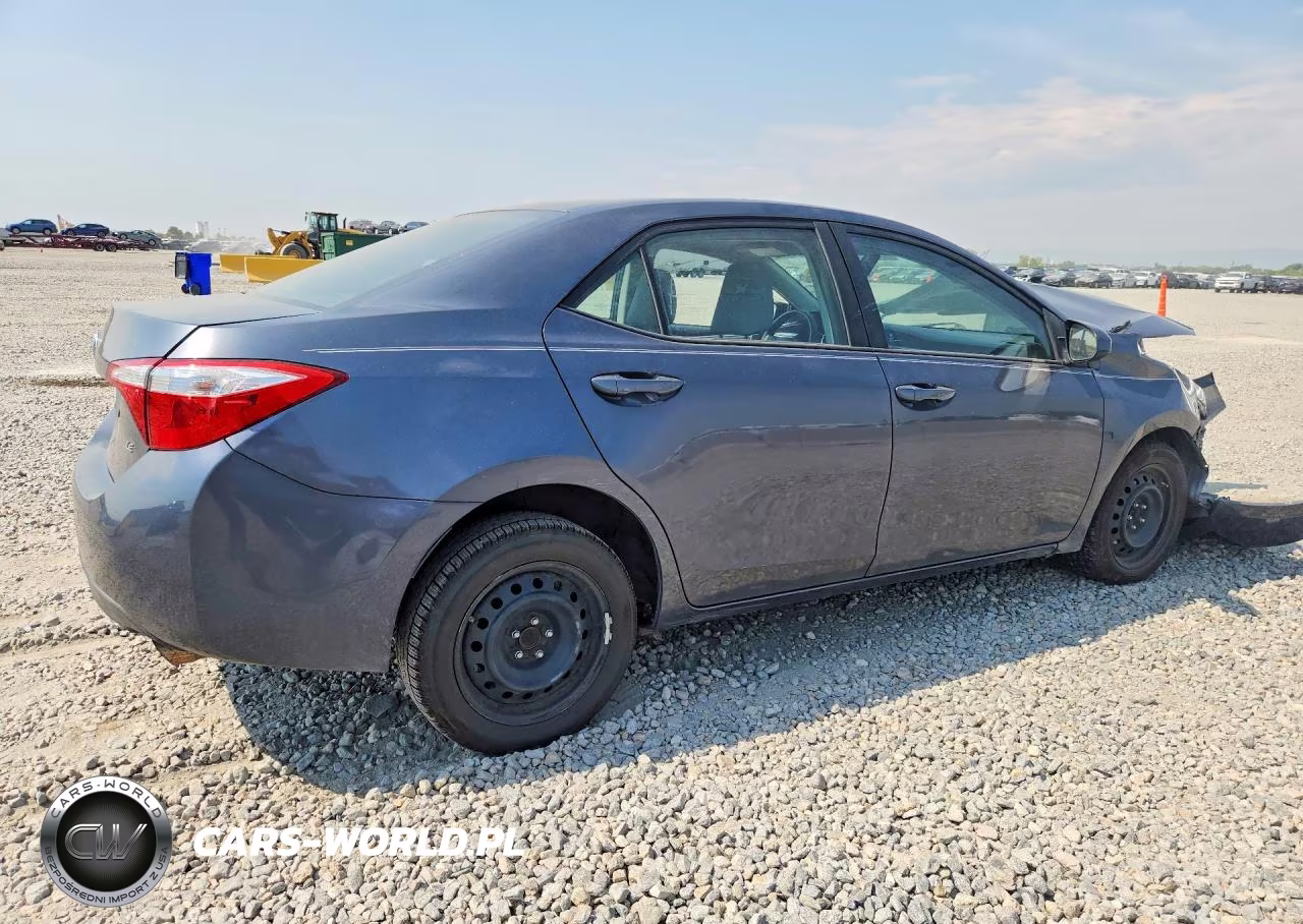 2015 Toyota Corolla Le VIN:5YFBURHE8FP208837 - 3
