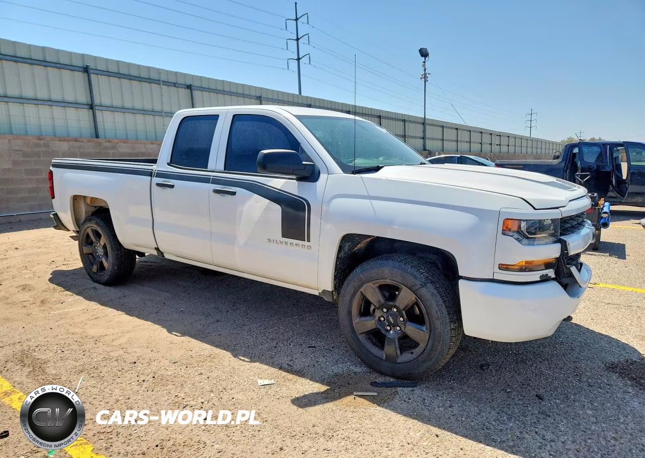 2017 Chevrolet Silverado C1500 Custom VIN:1GCRCPEH2HZ360190 - 4