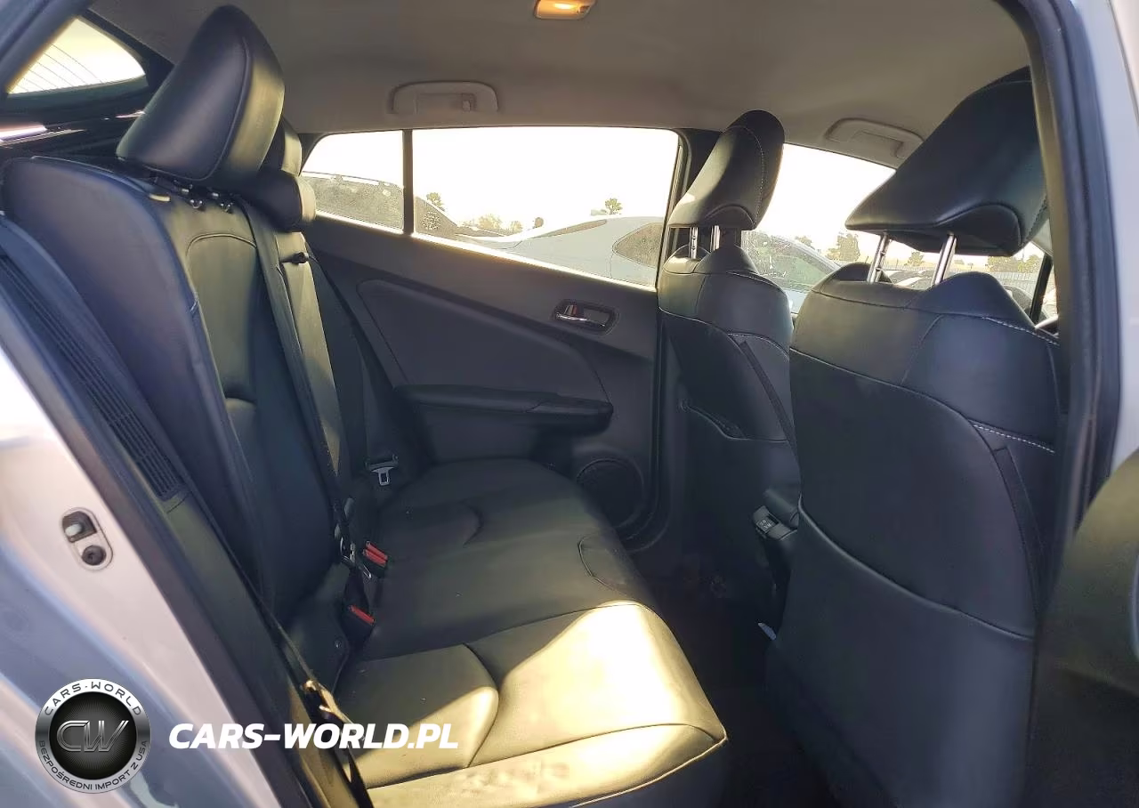 2021 Toyota Prius Prime Limited VIN:JTDKAMFP9M3173568 - 10