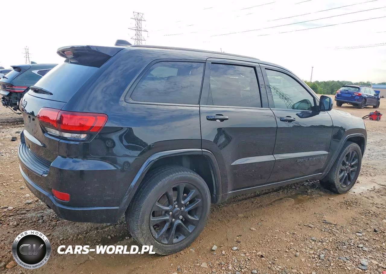 2018 Jeep Grand Cherokee Laredo VIN:1C4RJFAG8JC499892 - 3