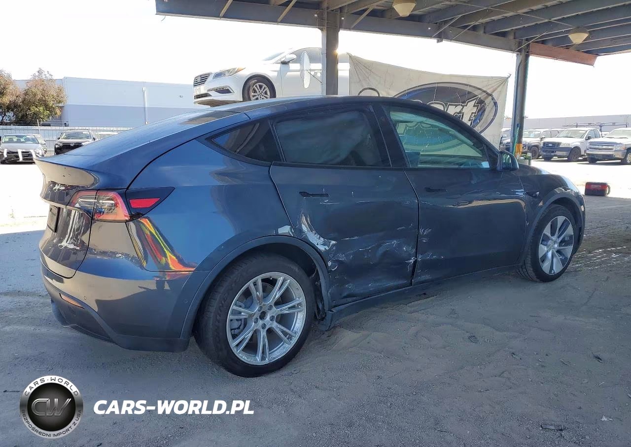 2021 Tesla Model Y VIN:5YJYGDEEXMF064886 - 3