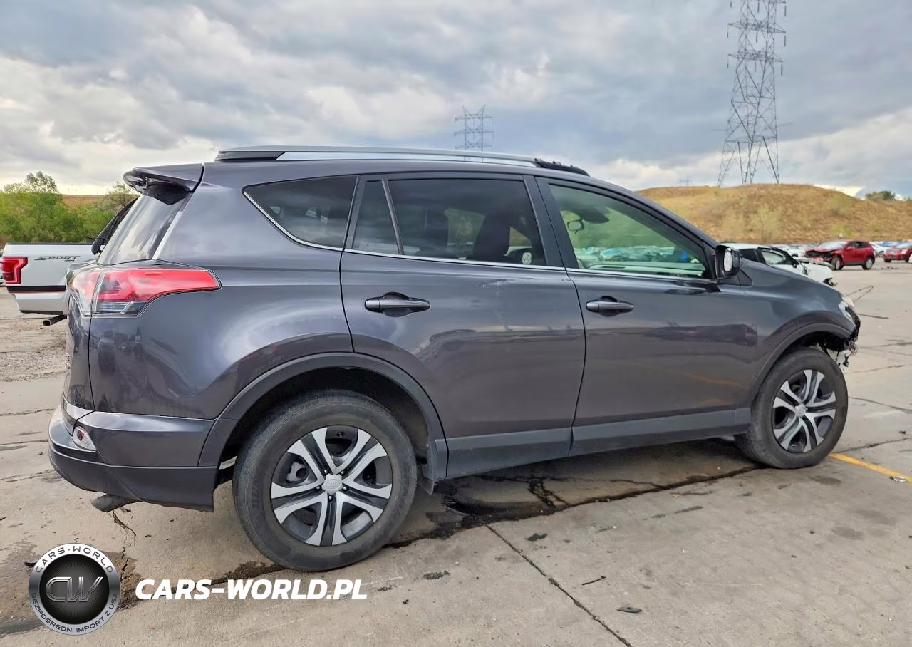 2018 Toyota Rav4 Le VIN:JTMBFREVXJJ261275 - 3