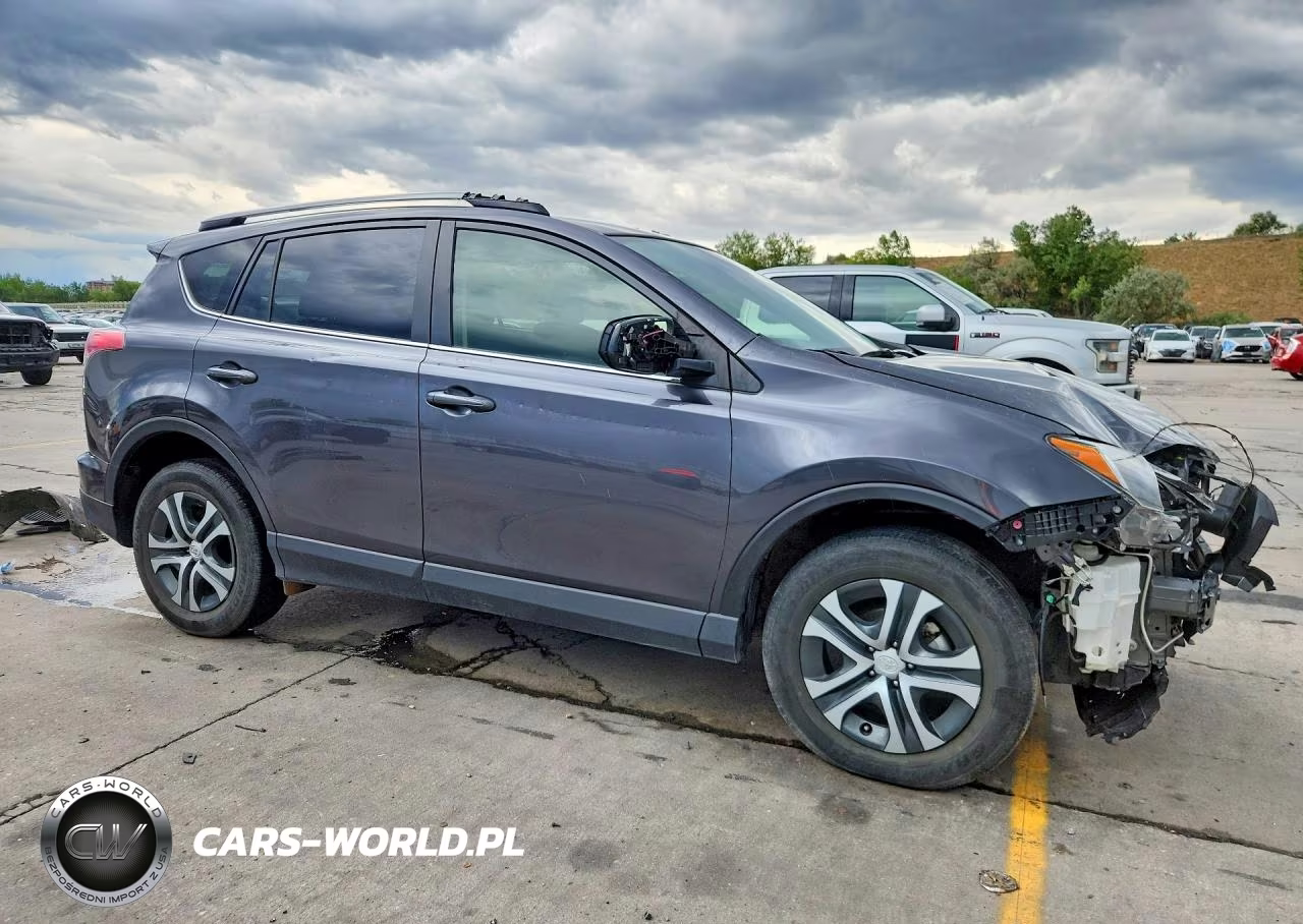 2018 Toyota Rav4 Le VIN:JTMBFREVXJJ261275 - 4
