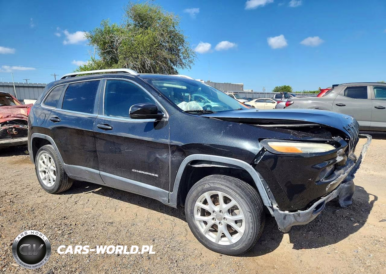 2016 Jeep Cherokee Latitude VIN:1C4PJLCS7GW108570 - 4