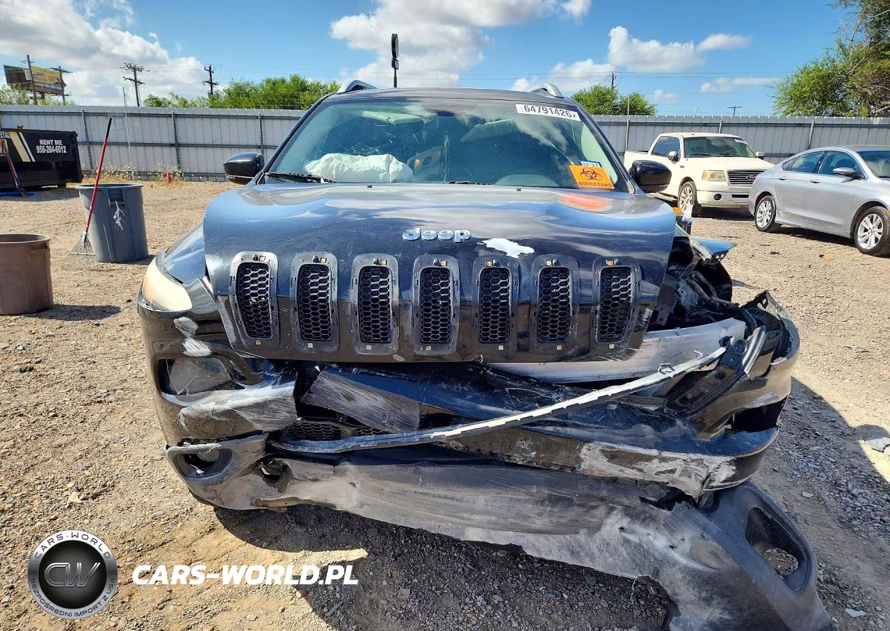 2016 Jeep Cherokee Latitude VIN:1C4PJLCS7GW108570 - 5
