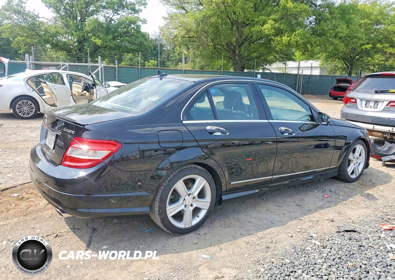 2011 Mercedes-Benz C 300 4Matic VIN:WDDGF8BB6BR175982 - 3