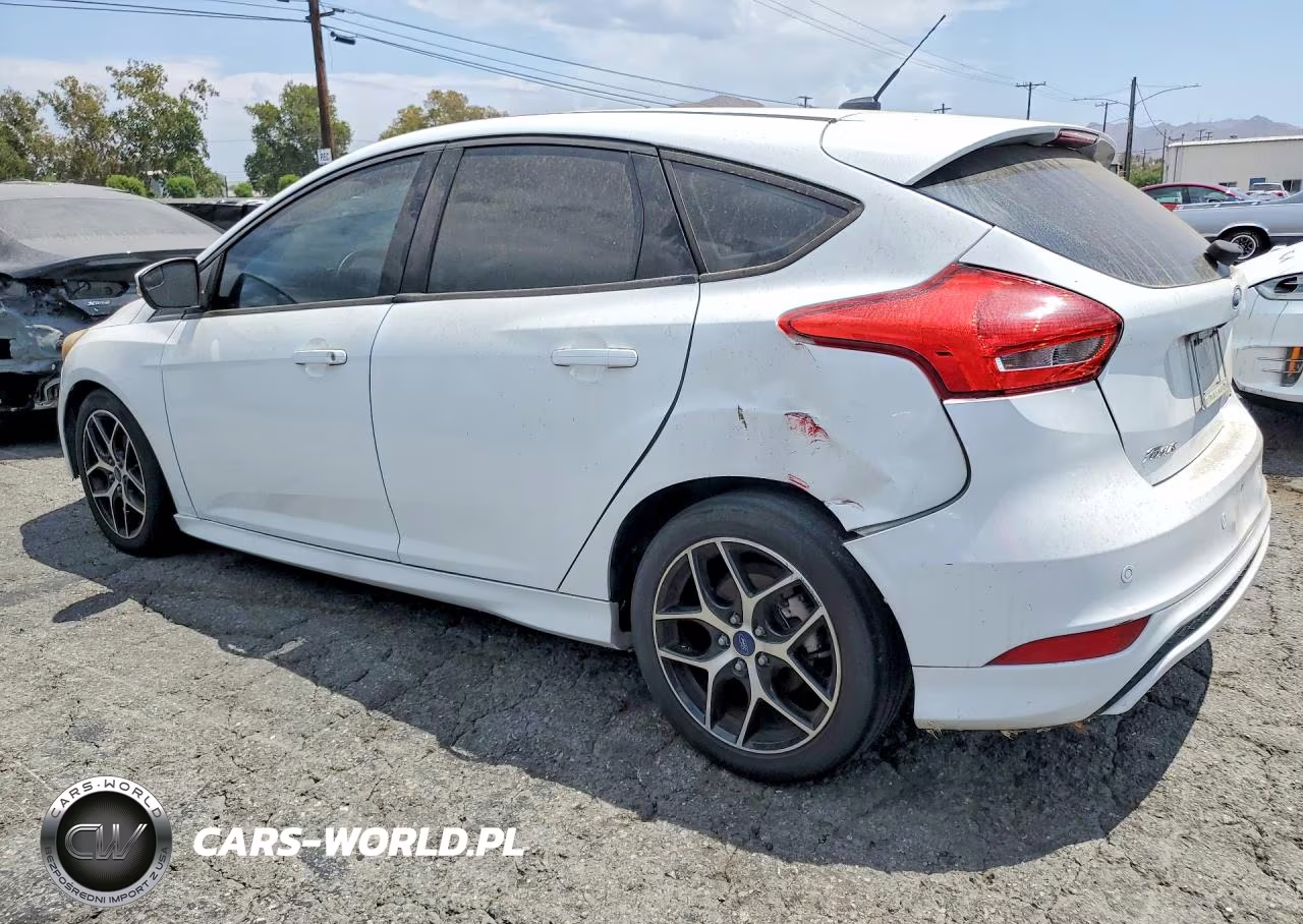 2015 Ford Focus Se VIN:1FADP3K26FL380343 - 2