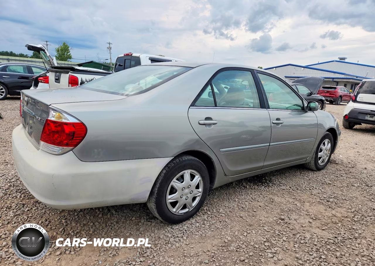 2005 Toyota Camry Le VIN:4T1BE32K65U525845 - 3
