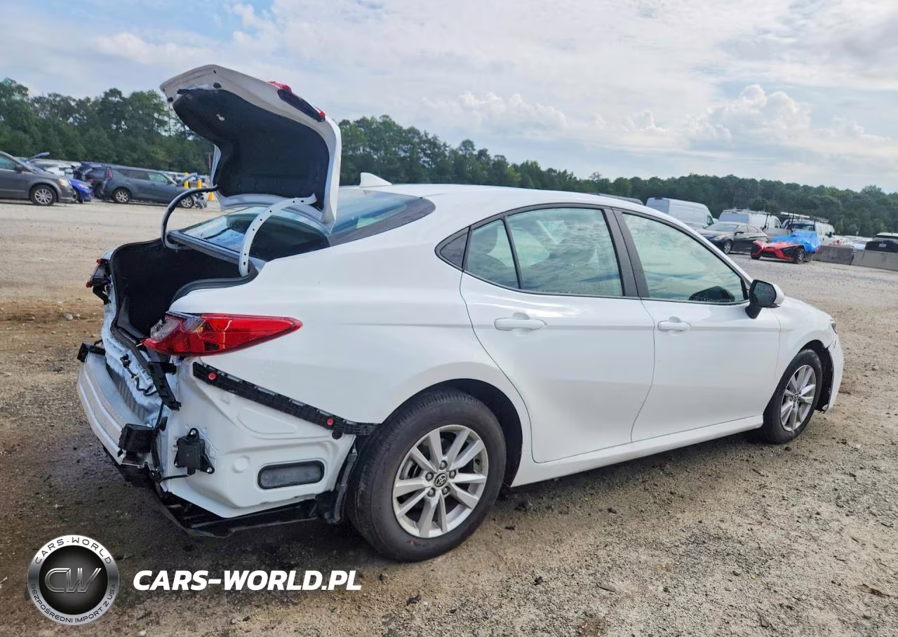 2026 Toyota Camry Le VIN:4T1DAACK7TU701032 - 3
