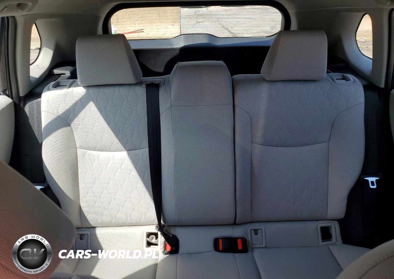 2025 Toyota Corolla Cross L VIN:7MUAAABG1SV130795 - 10