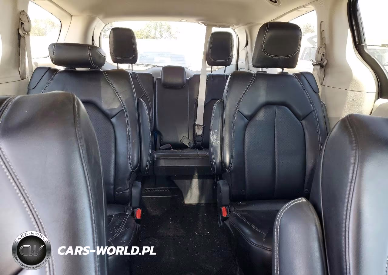 2023 Chrysler Pacifica Touring L VIN:2C4RC1BG3PR529456 - 10