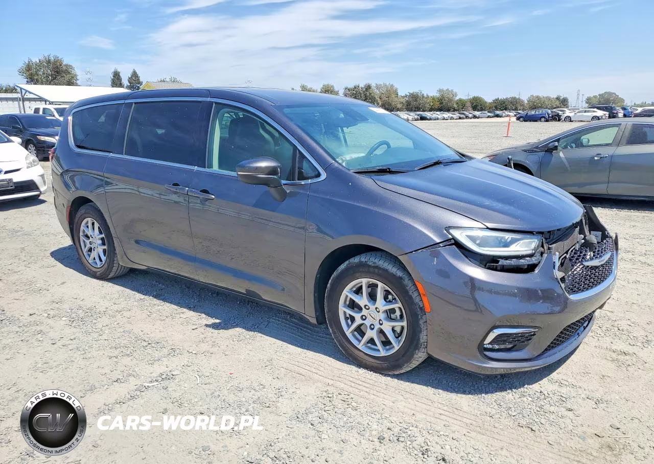 2023 Chrysler Pacifica Touring L VIN:2C4RC1BG3PR529456 - 4