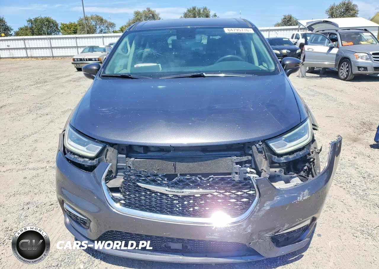2023 Chrysler Pacifica Touring L VIN:2C4RC1BG3PR529456 - 5