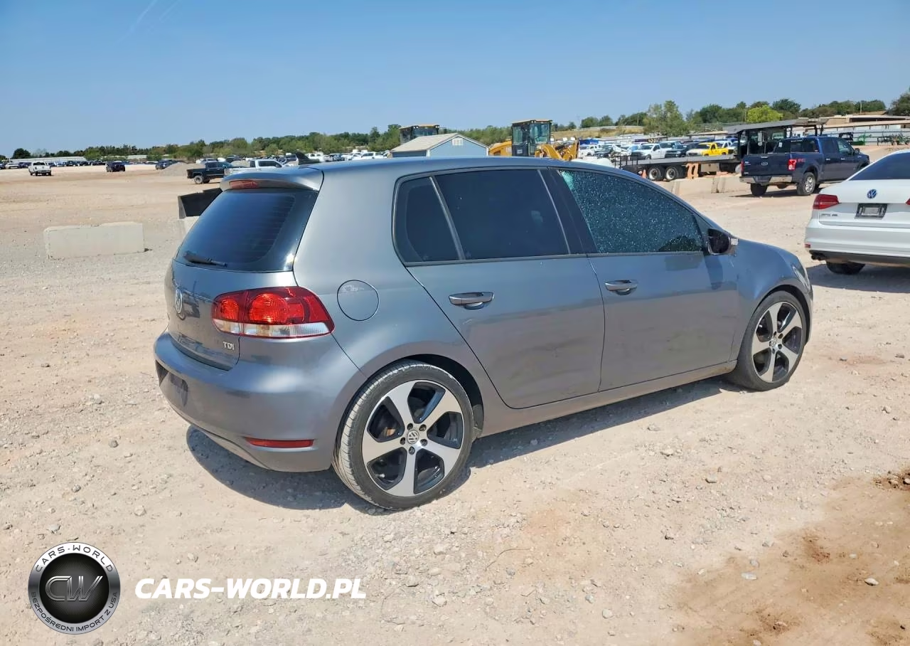 2011 Volkswagen Golf VIN:WVWDM7AJ8BW300696 - 3