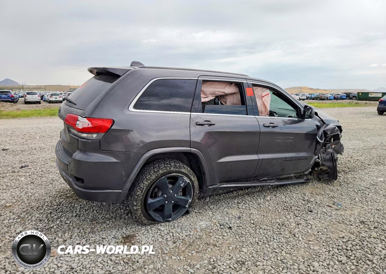 2015 Jeep Grand Cherokee Laredo VIN:1C4RJFAG4FC712859 - 3