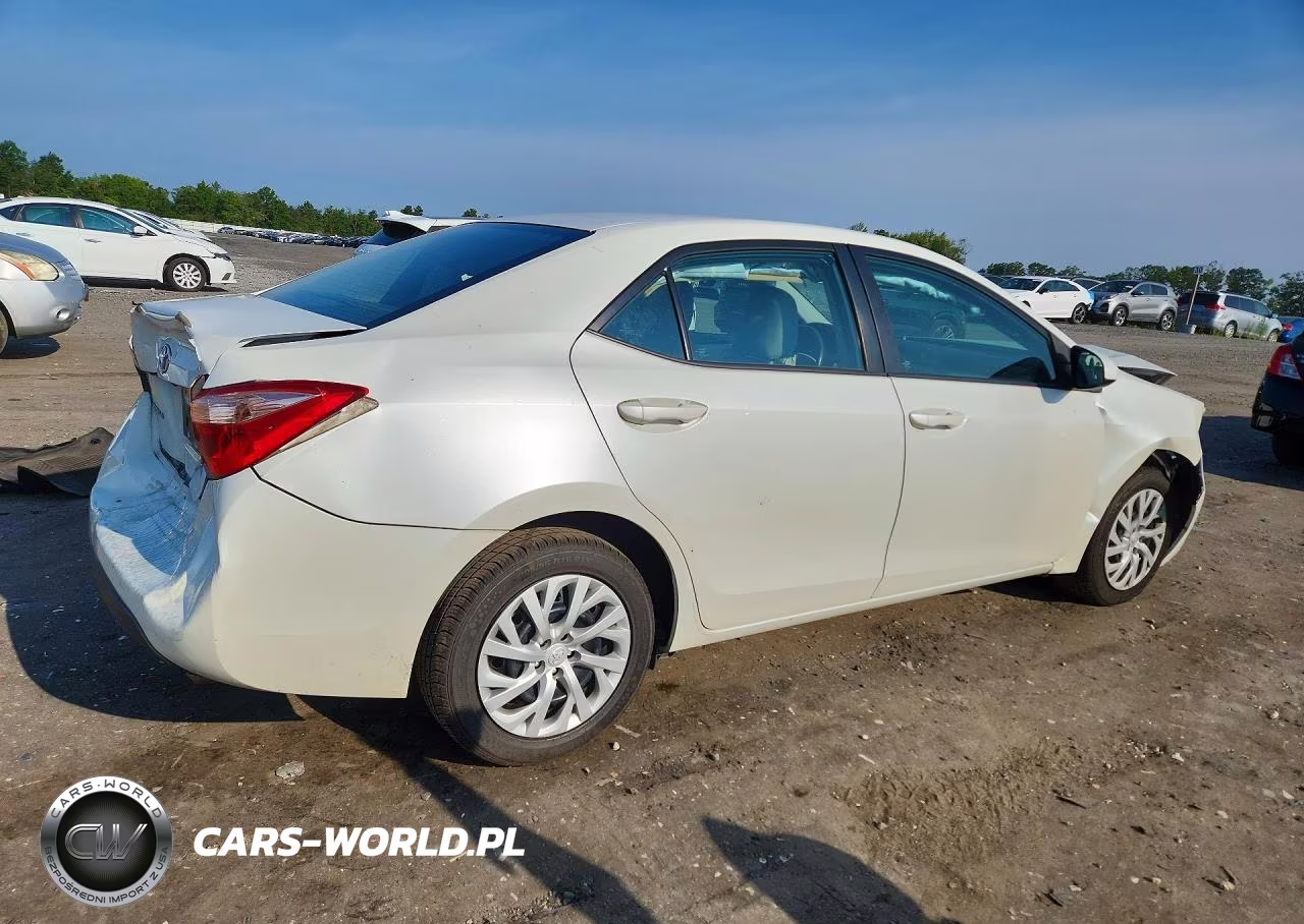2017 Toyota Corolla Le VIN:5YFBURHE7HP593052 - 3
