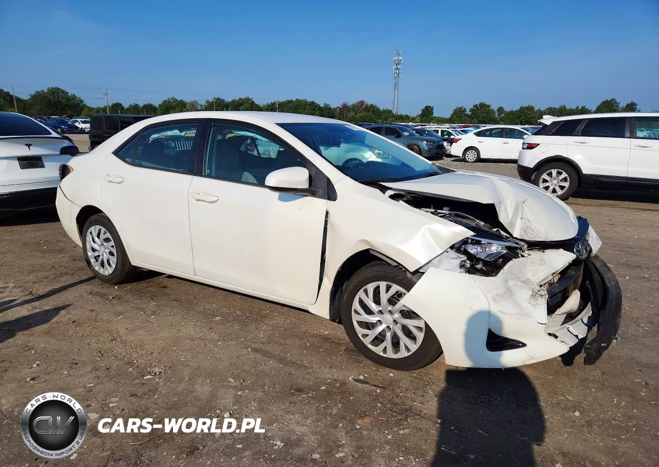 2017 Toyota Corolla Le VIN:5YFBURHE7HP593052 - 4