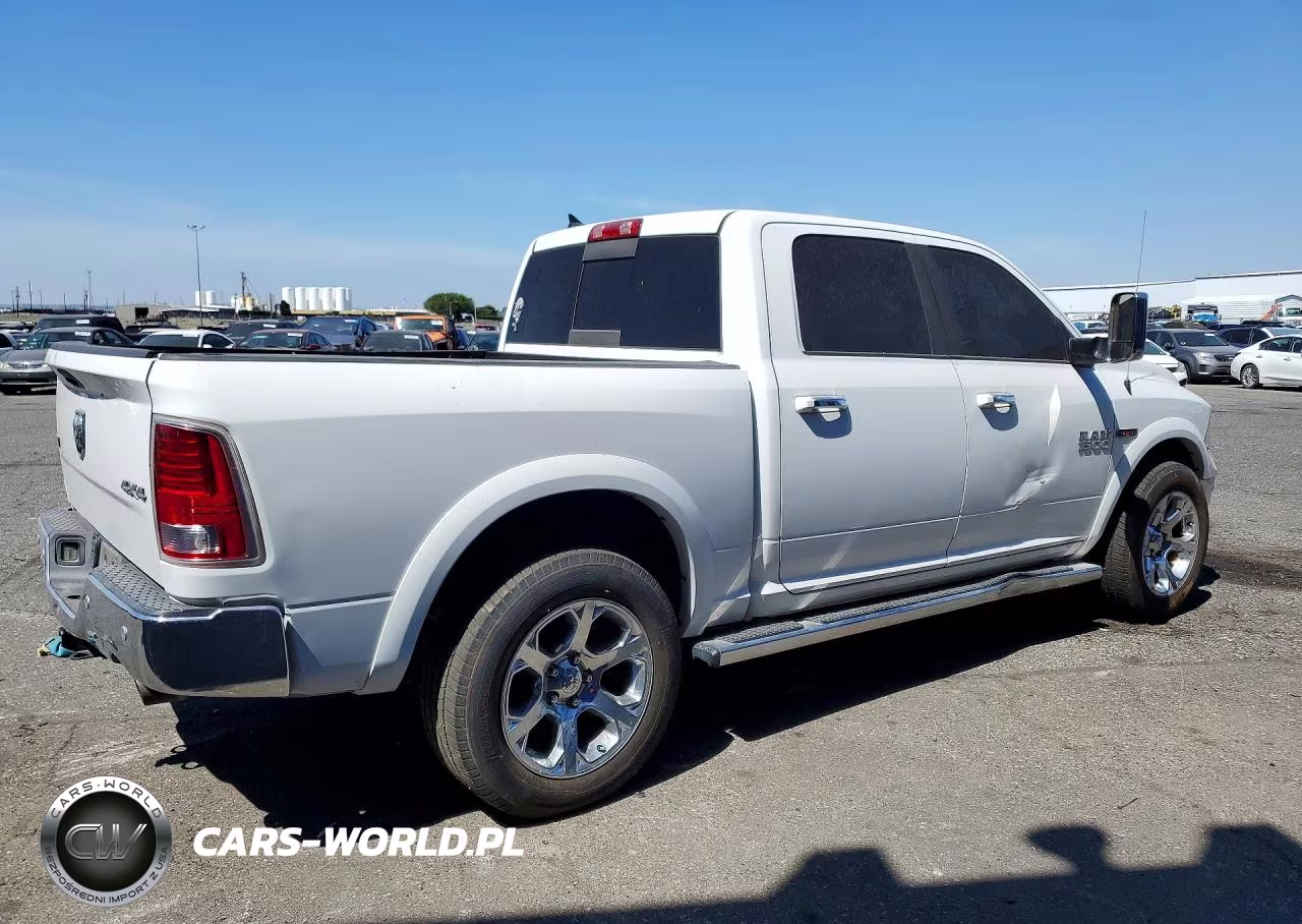 2017 Ram 1500 Laramie VIN:1C6RR7NMXHS881640 - 3