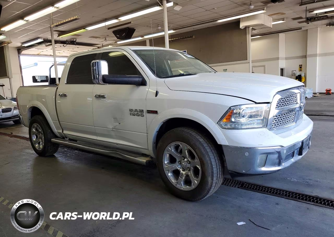 2017 Ram 1500 Laramie VIN:1C6RR7NMXHS881640 - 4