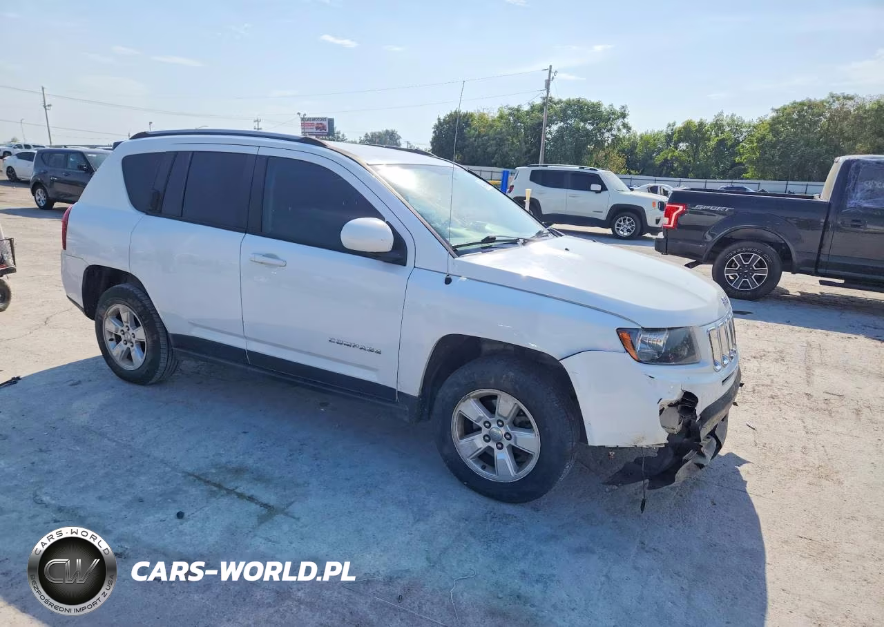 2017 Jeep Compass Latitude VIN:1C4NJCEBXHD163032 - 4