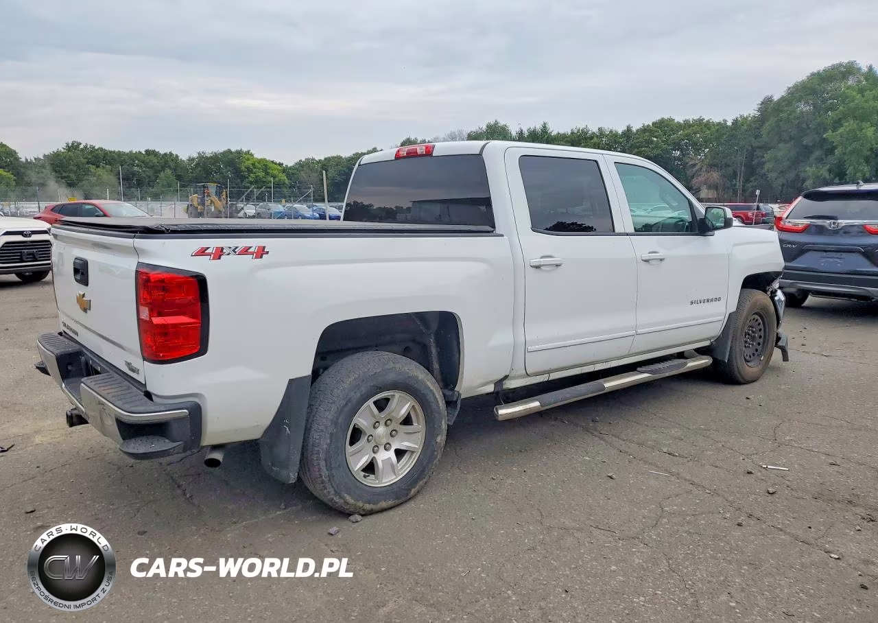2018 Chevrolet Silverado K1500 Lt VIN:3GCUKREC9JG589226 - 3