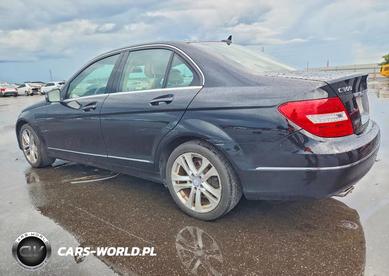 2014 Mercedes-Benz C 300 4Matic VIN:WDDGF8ABXER310001 - 2