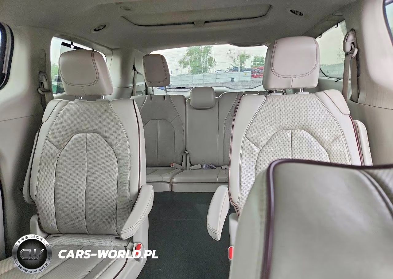 2020 Chrysler Pacifica Limited VIN:2C4RC1GG1LR156386 - 10