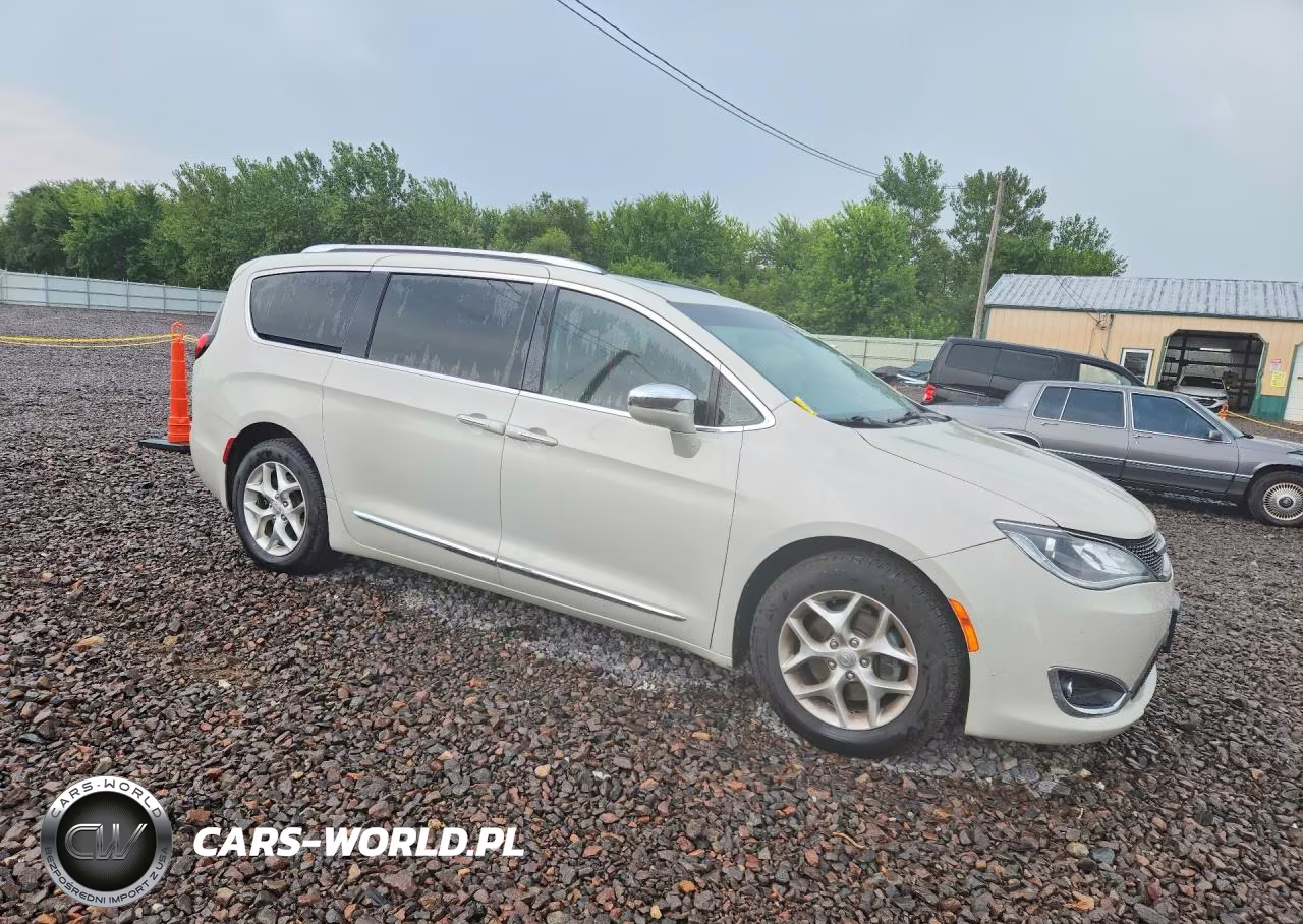 2020 Chrysler Pacifica Limited VIN:2C4RC1GG1LR156386 - 4
