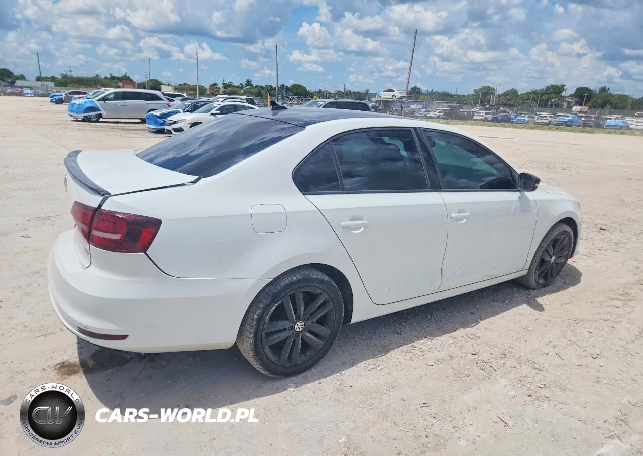 2018 Volkswagen Jetta Sport VIN:3VWD17AJ1JM228762 - 3