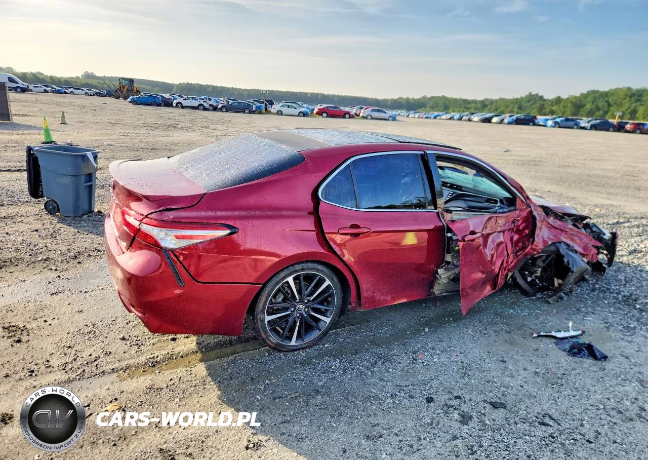2018 Toyota Camry Xse VIN:4T1B61HK9JU640569 - 3
