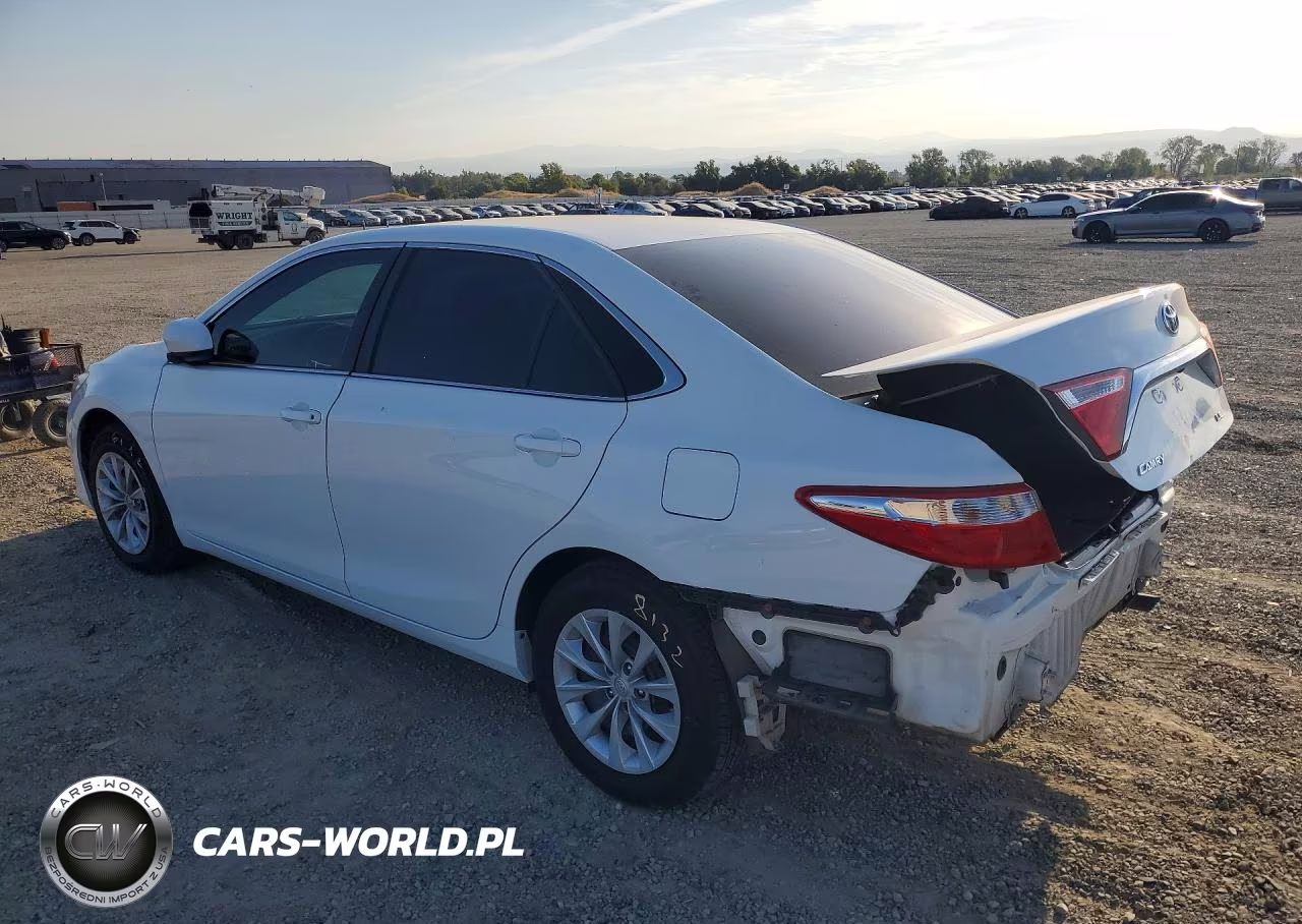 2016 Toyota Camry Le VIN:4T4BF1FK2GR570110 - 2