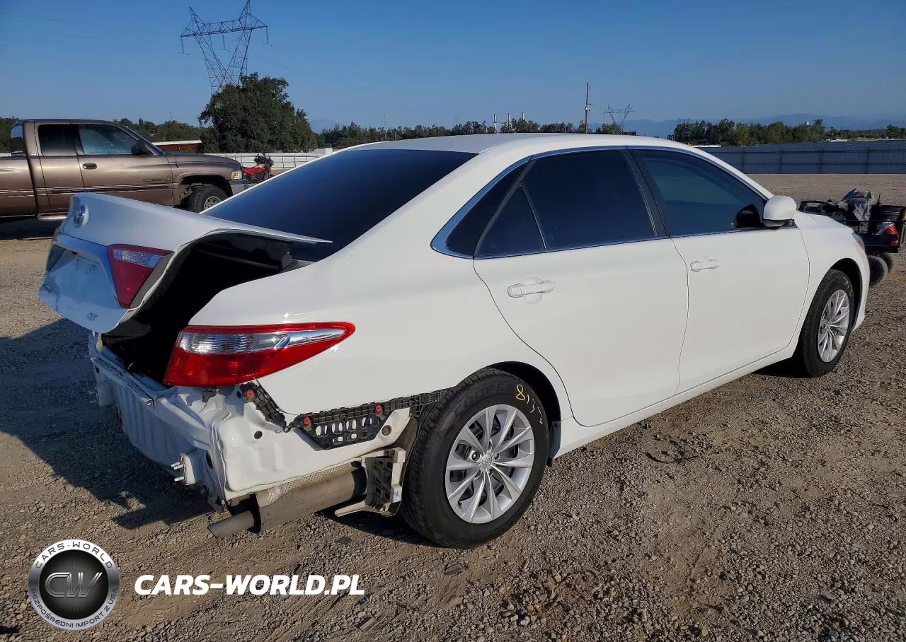 2016 Toyota Camry Le VIN:4T4BF1FK2GR570110 - 3