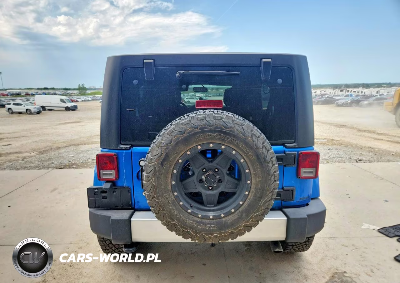 2015 Jeep Wrangler Unlimited Sahara VIN:1C4BJWEG9FL775094 - 6