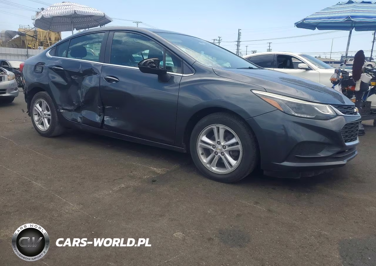 2018 Chevrolet Cruze Lt VIN:1G1BE5SM6J7217254 - 4