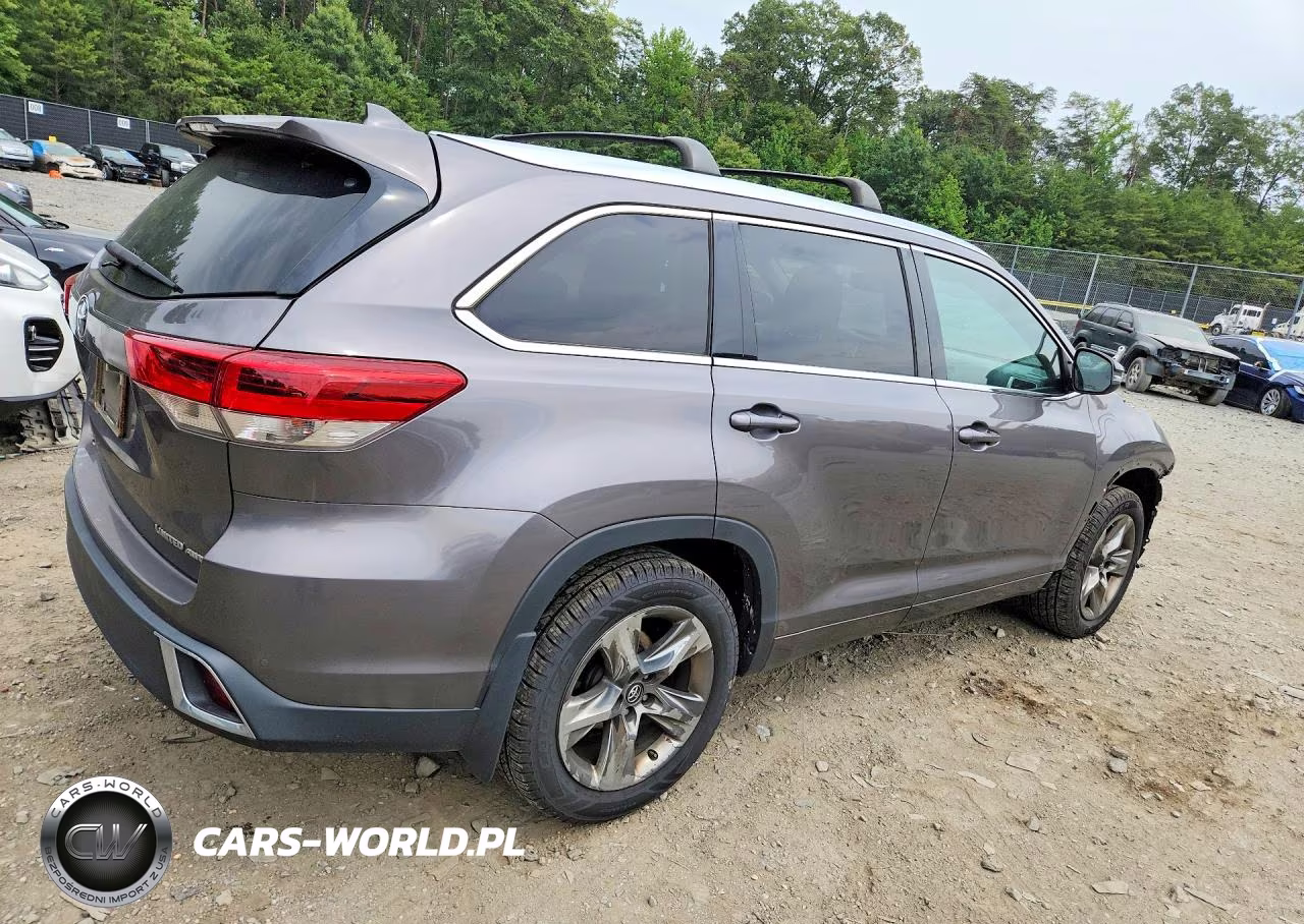 2018 Toyota Highlander Limited Platinum VIN:5TDDZRFH8JS885782 - 3