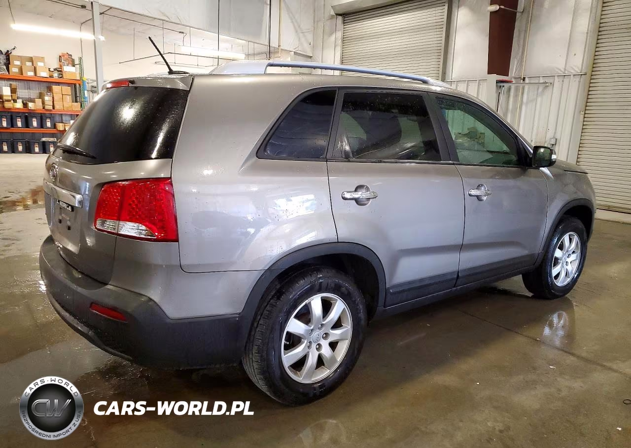 2011 Kia Sorento Lx VIN:5XYKT3A1XBG102833 - 3