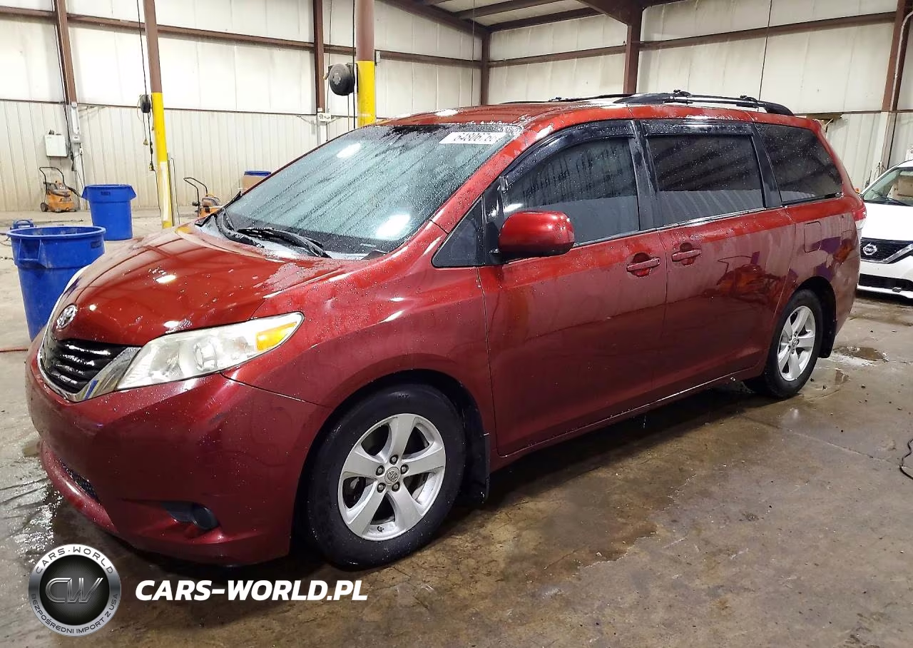 2011 Toyota Sienna Le – zdjęcie 1 z 13