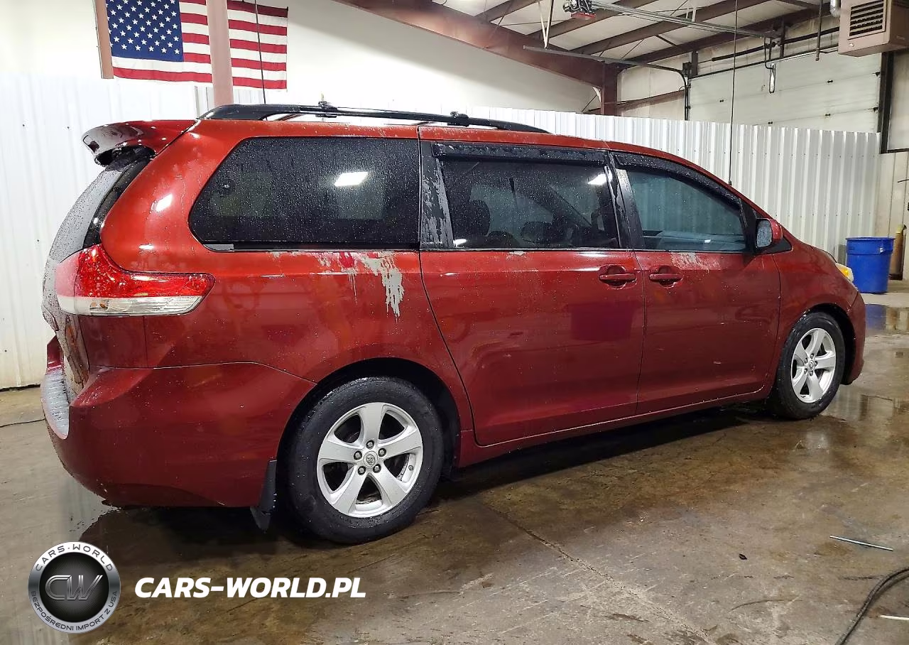 2011 Toyota Sienna Le VIN:5TDKK3DC2BS087750 - 3