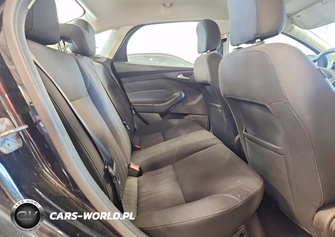 2016 Ford Focus Se VIN:1FADP3F28GL282216 - 10