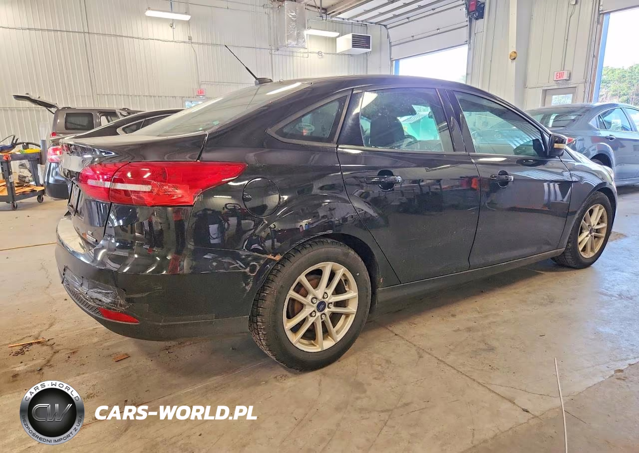 2016 Ford Focus Se VIN:1FADP3F28GL282216 - 3