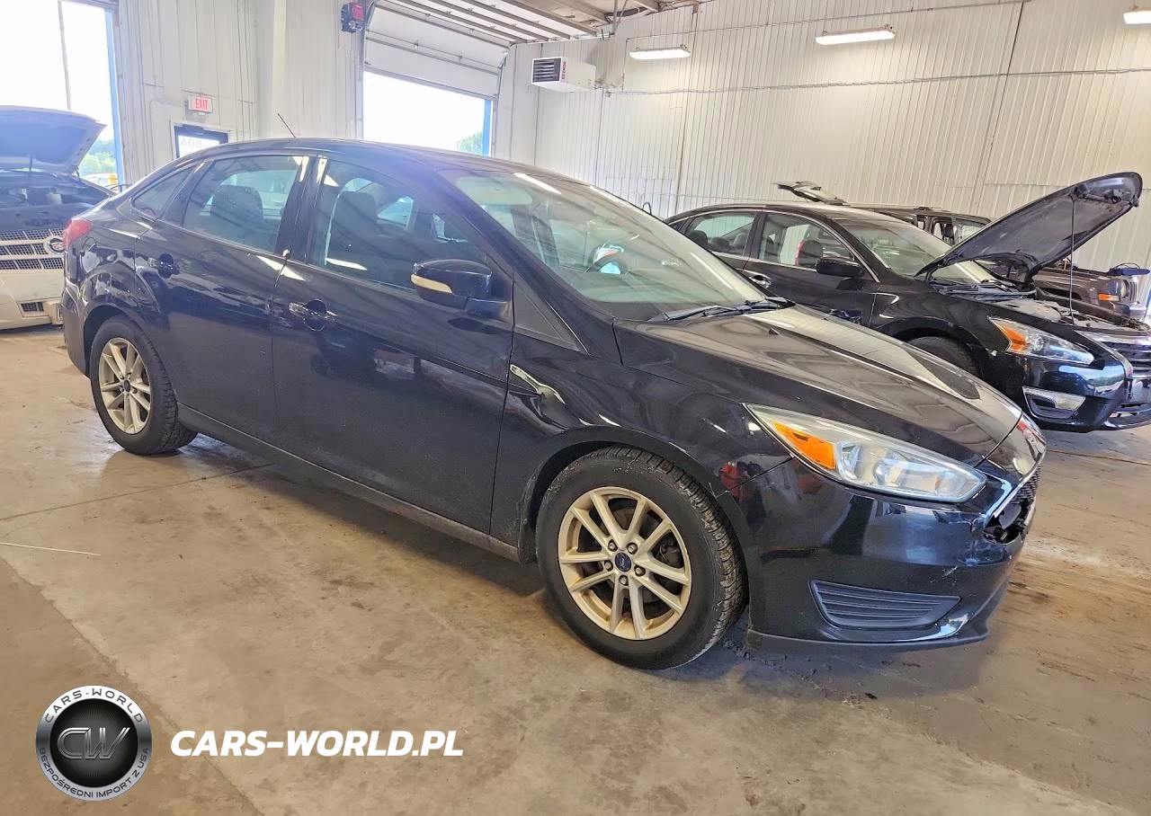 2016 Ford Focus Se VIN:1FADP3F28GL282216 - 4