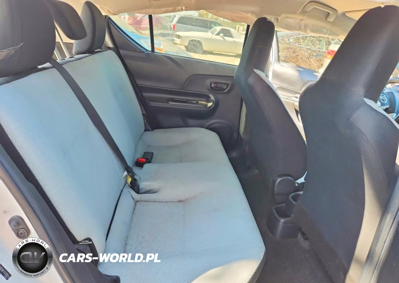2015 Toyota Prius C One VIN:JTDKDTB34F1578014 - 10
