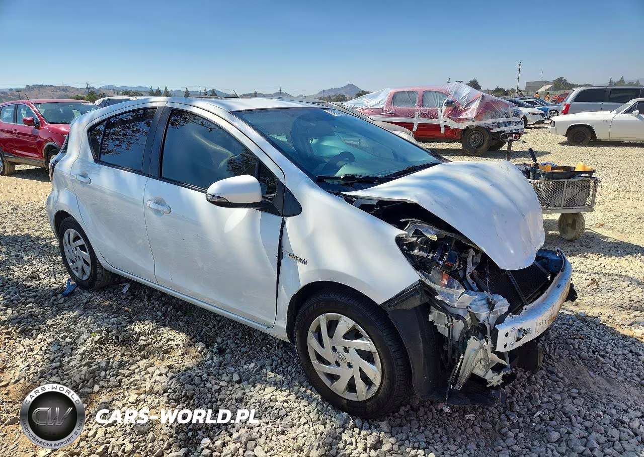 2015 Toyota Prius C One VIN:JTDKDTB34F1578014 - 4