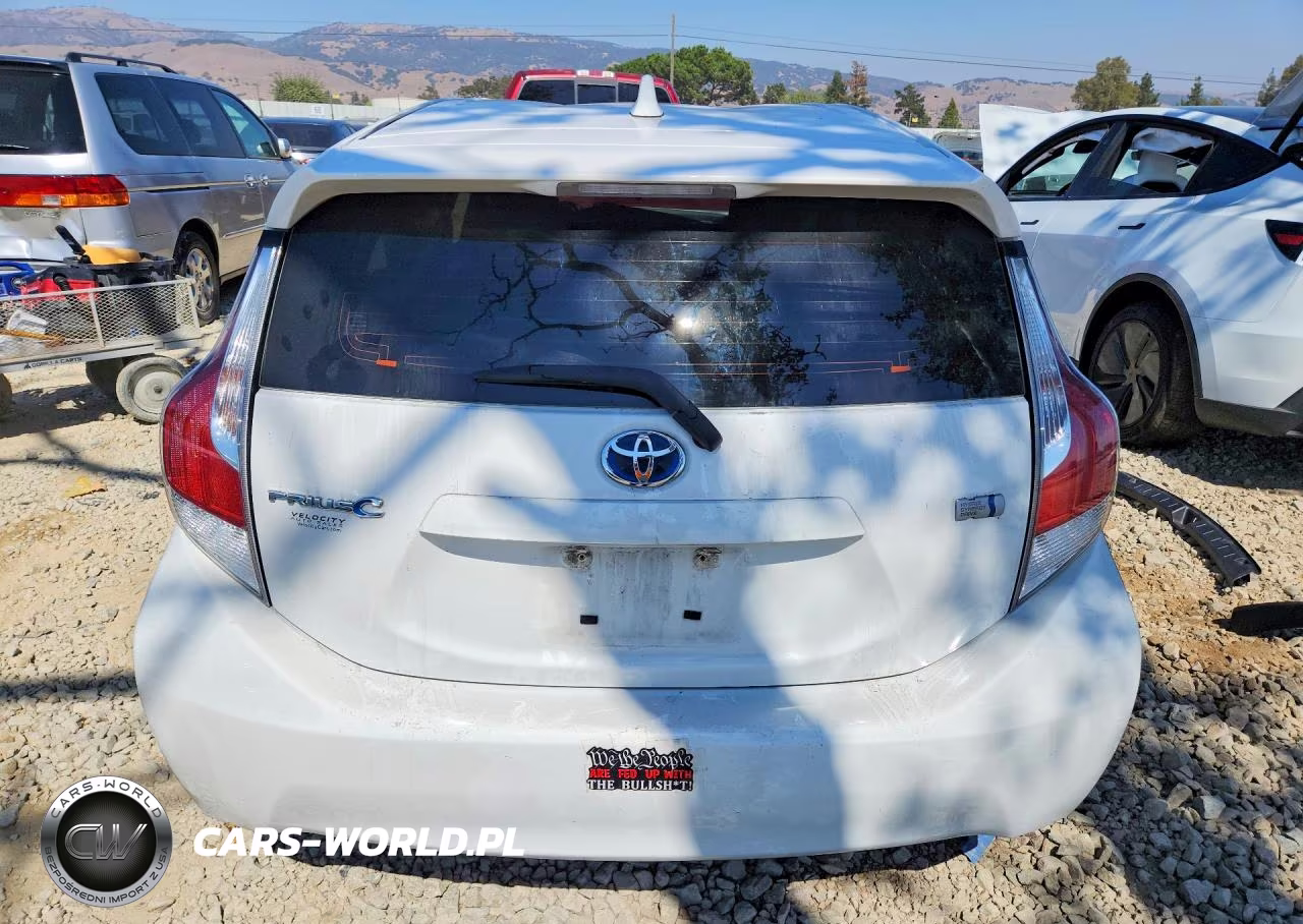 2015 Toyota Prius C One VIN:JTDKDTB34F1578014 - 6