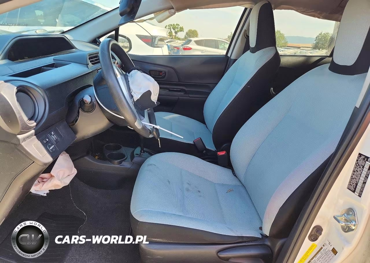 2015 Toyota Prius C One VIN:JTDKDTB34F1578014 - 7