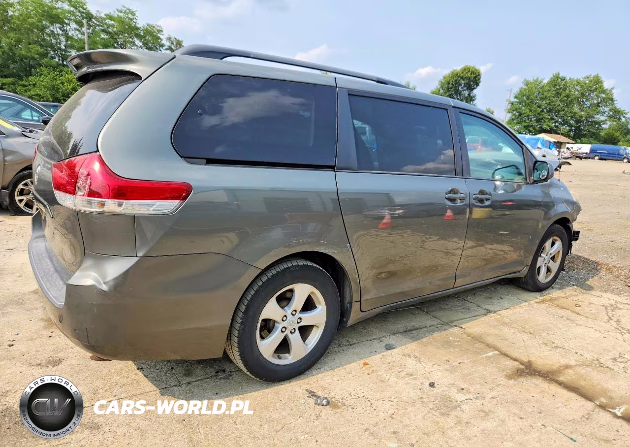 2011 Toyota Sienna Le VIN:5TDKK3DC5BS034623 - 3