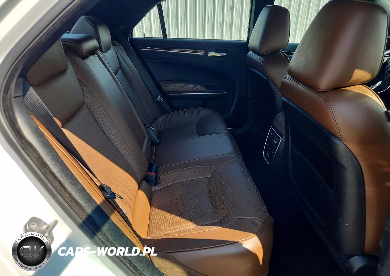 2019 Chrysler 300 Limited VIN:2C3CCAKG6KH593547 - 10